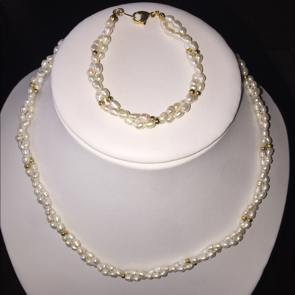 Off White/White Goldtone Necklace Bracelet Set